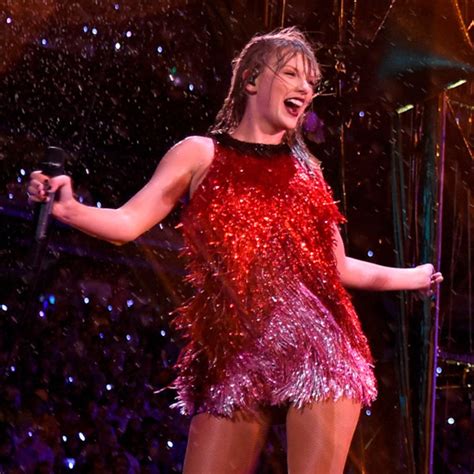 Taylor Swift Performs In Pouring Rain At New Jersey Concert E Online