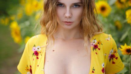 Natalia Tihomirova Women Brunette Model Looking At Viewer Cleavage