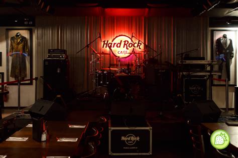 There is no hard rock hotel in kl, but there is hard rock cafe kuala lumpur located at concorde hotel kl, serving delicious burgers, ribs, and cocktail. HARD ROCK CAFE KL @ JALAN SULTAN ISMAIL | Malaysian Foodie