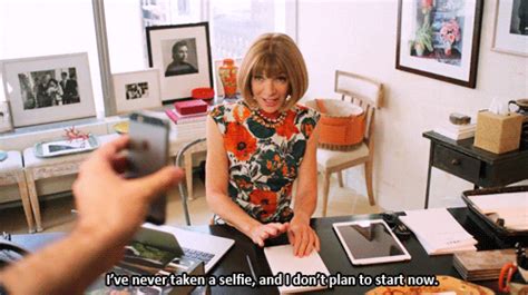 Anna Wintour Gif Find Share On Giphy