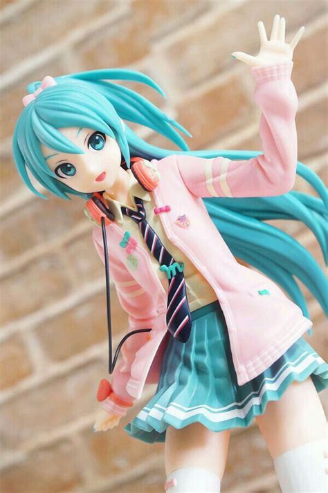 Lovely Miku Figure 🌱 In 2020 Anime Figures Anime Figurines Miku
