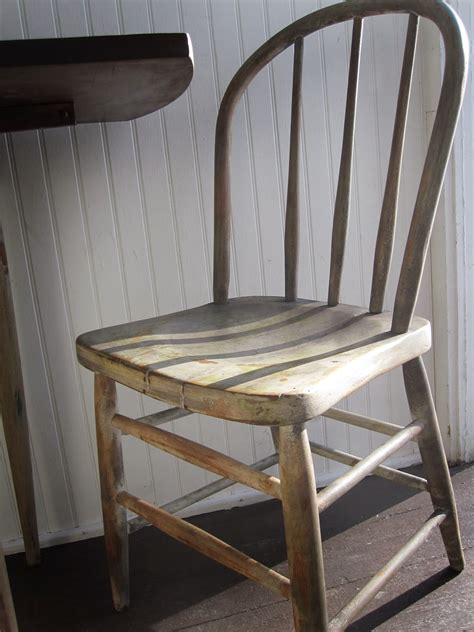 Therefore, choosing the right dining table and two chairs is critical for all people. Chubby Junk: Two Person Dining Set/Dining Table and Chairs