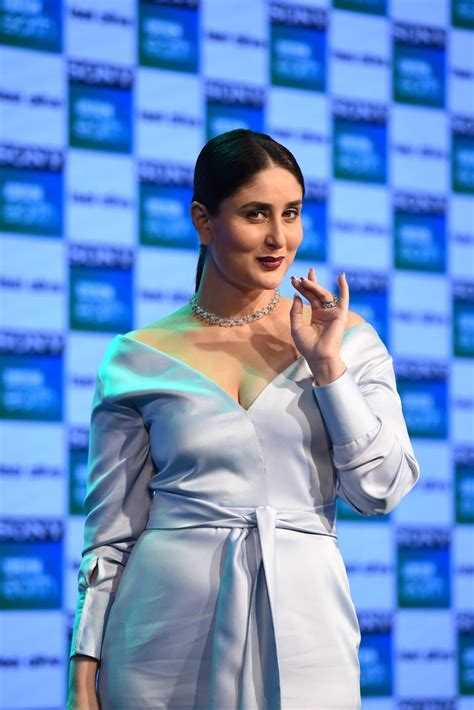 High Quality Bollywood Celebrity Pictures Kareena Kapoor Super Sexy Cleavage Show At The Launch