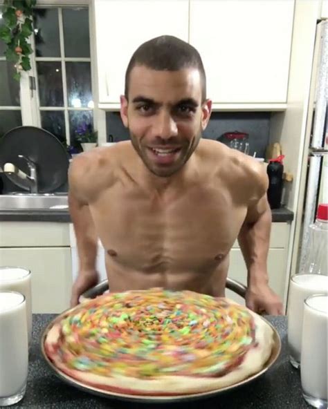Man With Body To Die For Eats One 4000 Calorie Meal Every Night At 2am