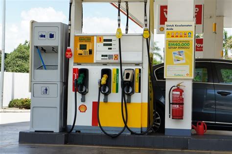 Bagaimanapun, harga runcit petrol ron97 naik 2 sen kepada harga rm2.60 seliter berbanding sebelum ini, rm2.58 sen. HARGA PETROL TURUN 10 SEN, DIESEL 15 SEN | Mekanika