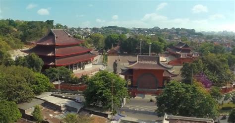 Kamu bisa pakai aplikasi baca novel online dan offline terbaik di android. Baca novel Cerita Lengkap Film Kukejar Cinta Ke Negri Cina