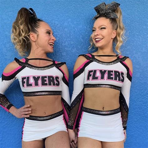 𝐟𝐥𝐲𝐞𝐫𝐬 𝐧𝐨𝐭𝐨𝐫𝐢𝐨𝐮𝐬 sexy cheerleaders cheer poses cheer picture poses