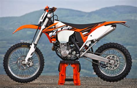 Know about 450 exc engine, design & styling, fuel consumption, performance & braking safety. KTM 450 EXC