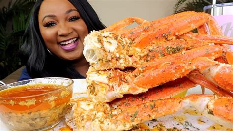 Giant Snow Crab Legs Seafood Boil Mukbang 먹방쇼 シーフード Garlic Butter