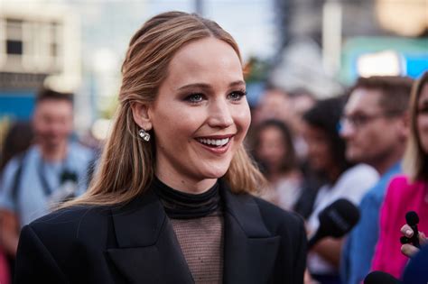 jennifer lawrence myrnsunara