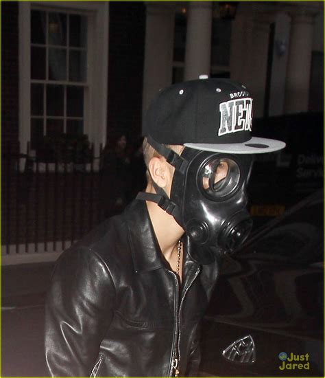 Justin Bieber Wears Gas Mask While Shopping Photo 541145 Photo Gallery Just Jared Jr