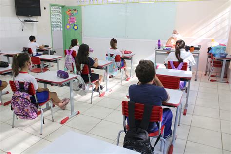 Alunos Das Escolas Municipais São Recepcionados No Primeiro Dia De Aula Em Criciúma Mais Sul