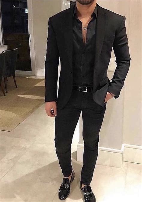 Pin By Zach On Bored Prom Outfits For Guys Prom Suits For Men Black Suit Men