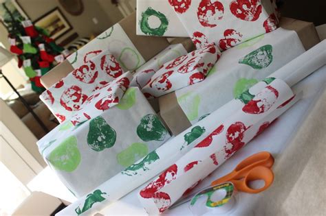 Diy Make Your Own Holiday Wrapping Paper Mom It Forwardmom It Forward