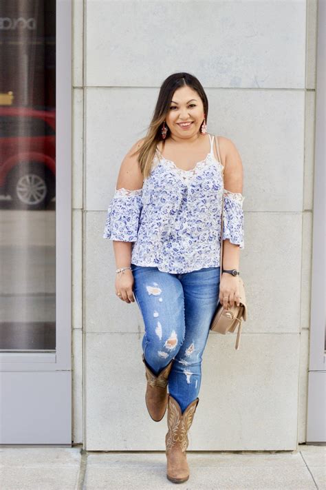 What To Wear To The Rodeo Rodeo Outfits Fashion Bloggers Fashion Tips