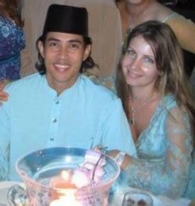 Jun 28, 2021 · 4月22日，副集团主席datuk seri mahmud abu bekir taib表示自愿告假，因集团展开涉及他与前资讯总监karl vink @ khalid abdullah的利益冲突调查。 cmsb随后于5月5日宣布，已将财务总监syed hizam alsagoff停职30天，以协助调查有关公司投资和营运可能存在财务管理不善的指控。 :: albanjari online | N.067 official: PANAS BERAPI - Tanah ...