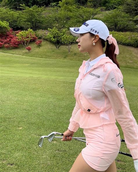 chosun online 朝鮮日報 ユ・ヒョンジュ、華やかな美しさ＋見事なフィジカル…ゴルフウエアのモデルのように