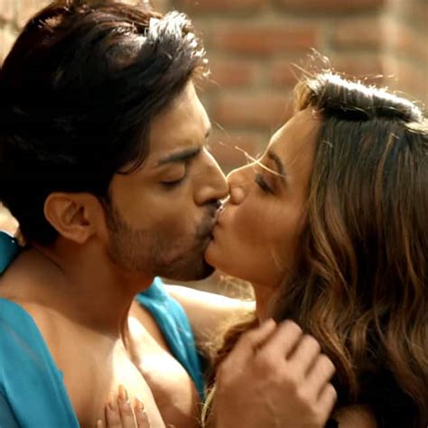 Sana Khan And Gurmeet Choudhary’s Hot Kissing Scene From Wajah Tum Ho Song