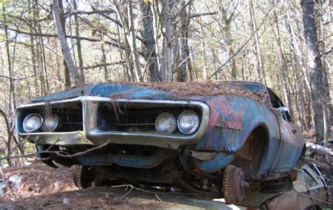 Pin By Tim On Crashed Abandoned Old Cars Monster Trucks Abandoned