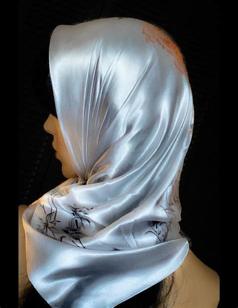 Pin By Scarfdream On Scarves With Silk Head Scarf Tying Head Scarf Silk Headscarf