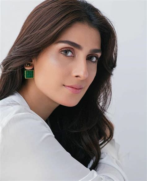 Signature Makeup Looks Of Top 5 Pakistani Actresses Reviewitpk