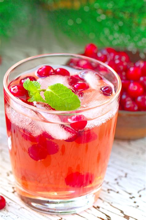 Enjoy these with your loved ones this christmas. Mistletoe Martini Cranberry Christmas Cocktail | Mix That ...
