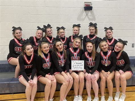 Bulldogs Cheer Team Wins Four Medals Bonner County Daily Bee