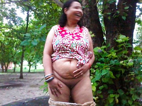 Aunty In Park Indian Outdoor 8 Pics Xhamster