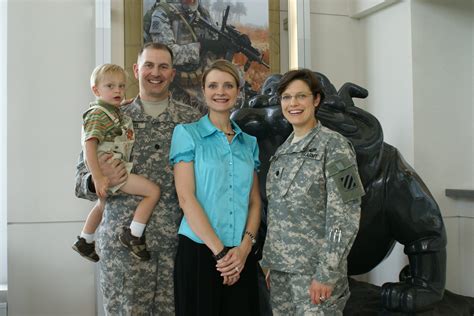 Army Wives Author Reaches Out To Fellow Spouses Article The United States Army