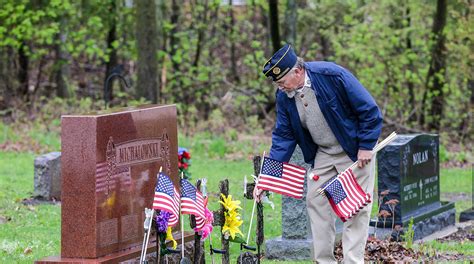 Who Places Flags On Veterans Graves For Memorial Day