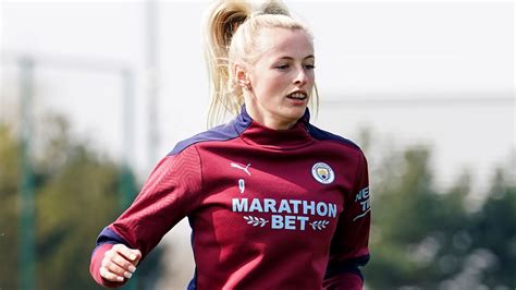 Manchester City Women Chloe Kelly Signs New Three Year Contract To Commit To Club Until 2025