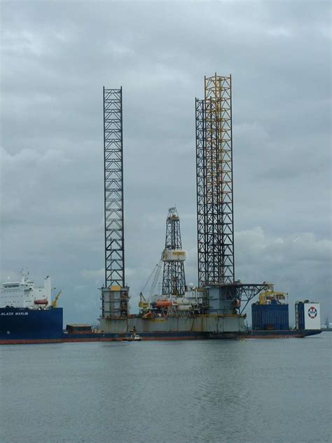 Ocean Castle Oil Service Platform