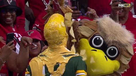 Green Bay Packers Fan Has Cheese Sauce Poured Over His Head By Atlanta