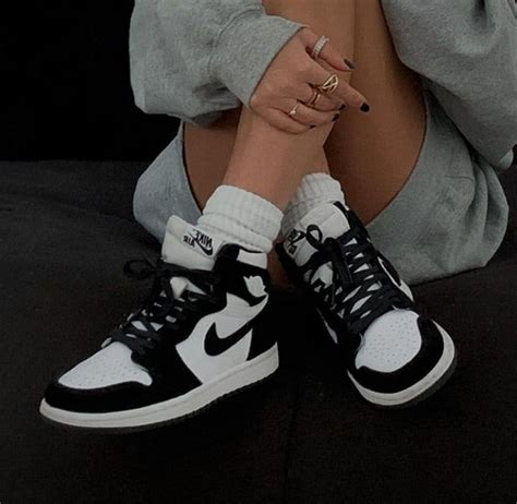 Jordan Air Jordan 1 Retro High OG Black White 2014 Sneakers