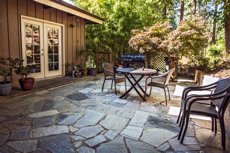 Flagstone Patios How To Guide Paving Cost Diy Vs Contractor Install