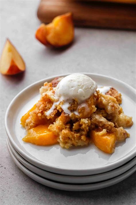 Easy 3 Ingredient Peach Cobbler With Cake Mix Lifestyle Of A Foodie