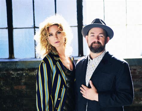 Country Duo Sugarland Returns With ‘bigger The Record They Were