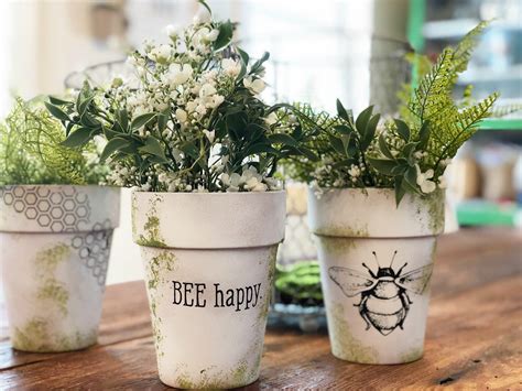 The most common clay pots with moss material is ceramic. Moss Covered Clay Pots | Refresh Restyle