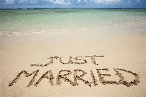 10 Great Reasons To Get Married Abroad Confetti Dreams Getting Married Abroad Married