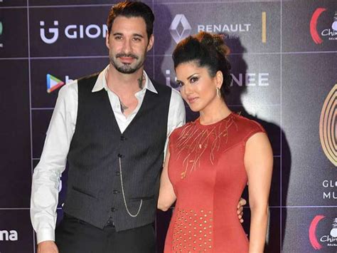 Sunny leone's daughter nisha playing with father daniel weber. Sunny Leone Shares Tips For a Successful Married Life ...