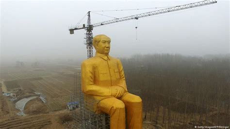 Enormous Golden Mao Statue Built In Chinese Village News Dw 0501