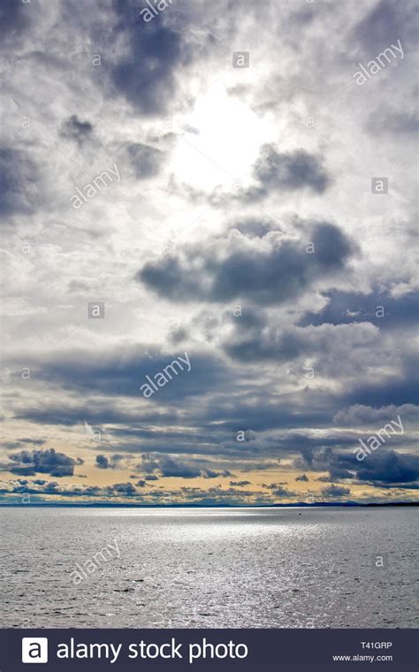 Dramatic Light Showery Hi Res Stock Photography And Images Alamy