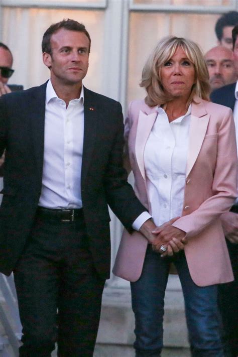 Brigitte Et Emmanuel Macron Raillés Au Carnaval De Nice
