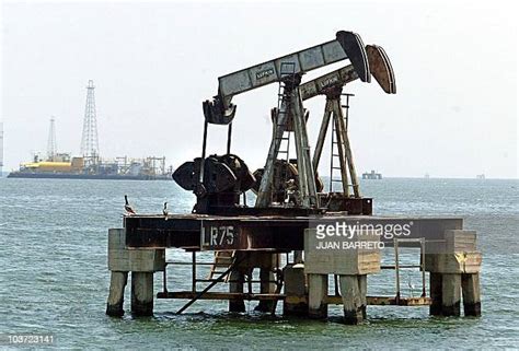 Oil Rig In Venezuela Photos And Premium High Res Pictures Getty Images