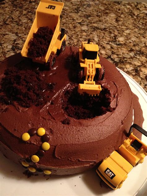 Cake for 2 year old boy. Play | Rachelle's Blog