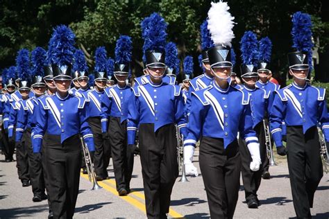 Pin By Mauricio On Uniformes Band Uniforms Marching Band Brass Band