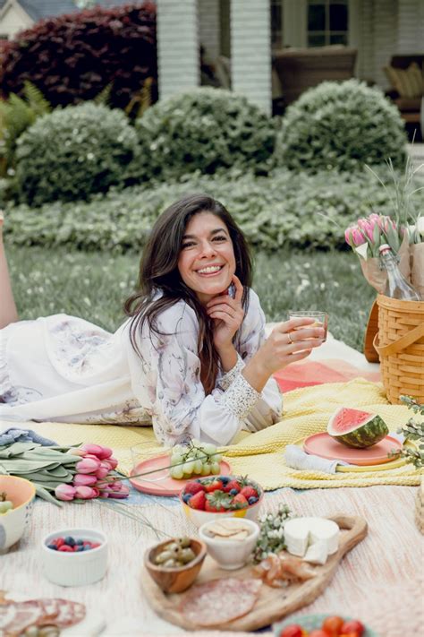How To Host The Perfect Picnic Party Lauren Schwaiger