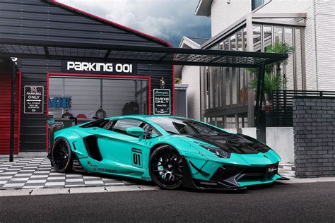 Exclusive Custom Body Kit And Unique Paint Job Spotted On Lamborghini