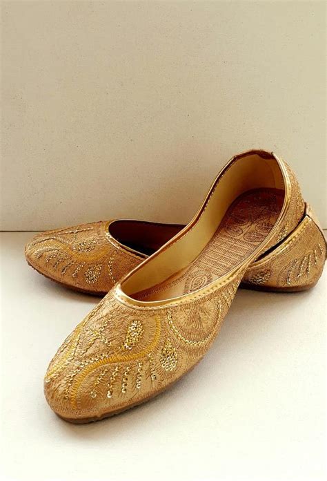 Choose The Best Style And Design With Gold Flats