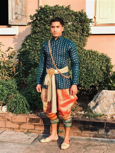 Thai Guy In Traditional Outfit ในปี 2020 ชุด ไทย